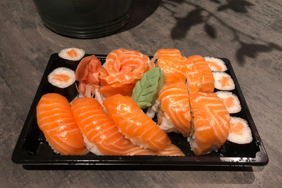 Sushi box zalm € 10,90